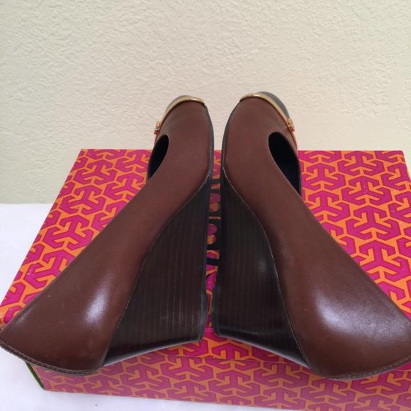 Tory Burch - Pacey Cap-Toe Wedge Pump - Picture 5 of 8
